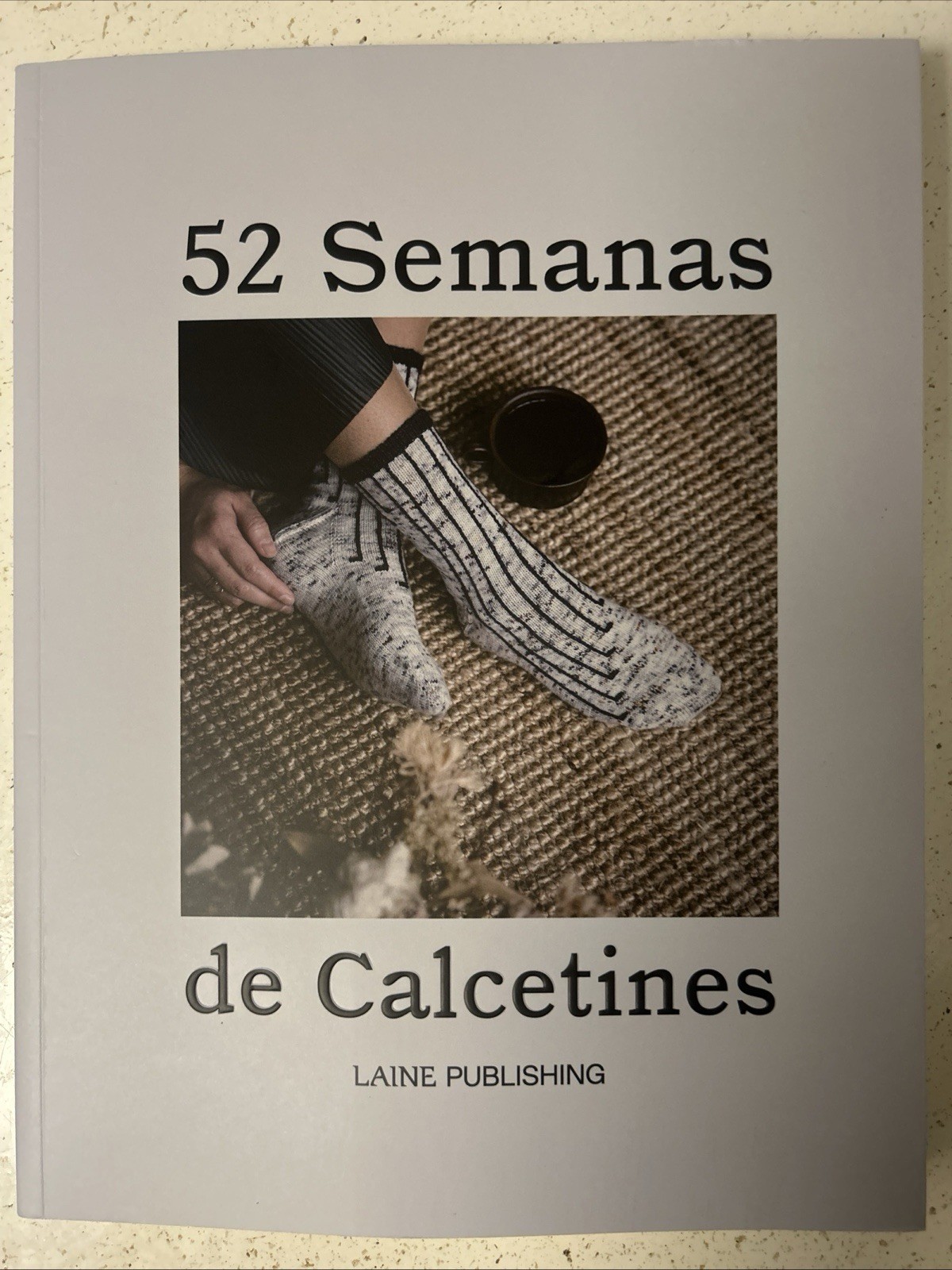 52 Semanas de Calcetines Laine Publishing Spanish Edition – Used Like New