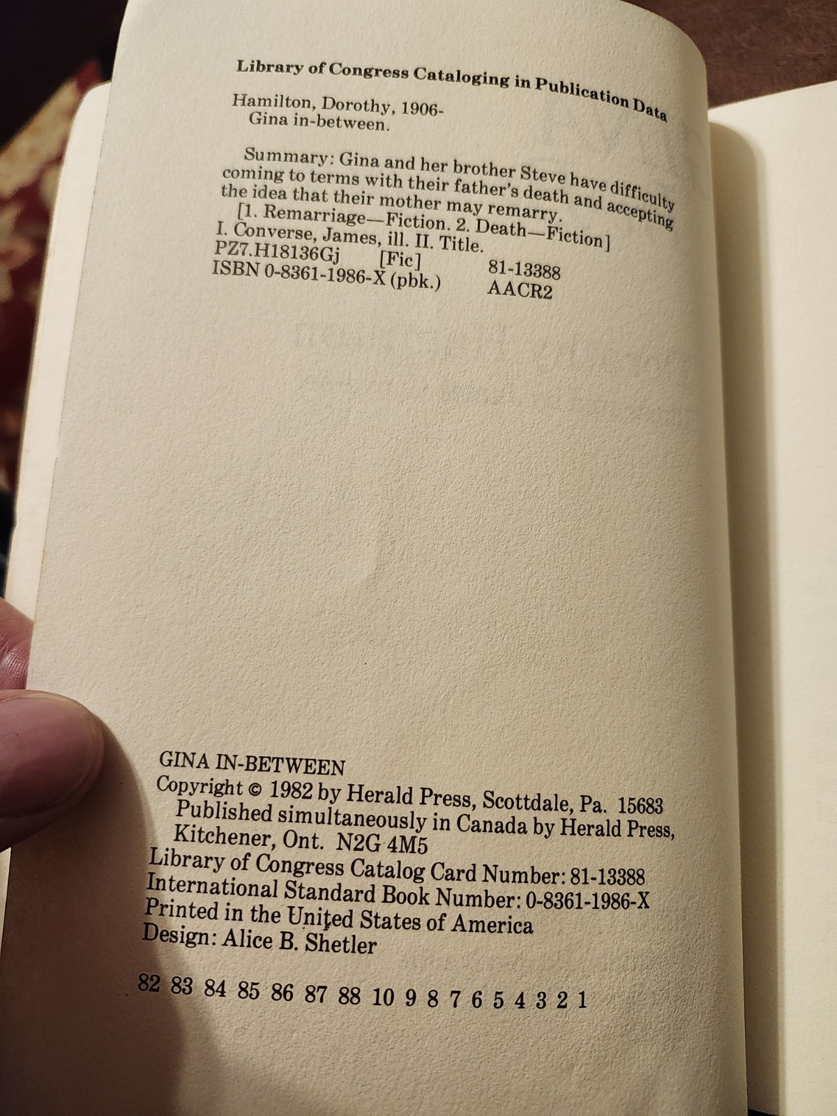 Gina In-Between, by Dorothy Hamilton, PB, 1982, Illustrated, Herald Press
