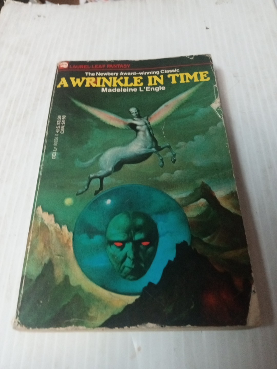 A Wrinkle in Time by Madeleine L’Engle 1976 Vintage Paperback