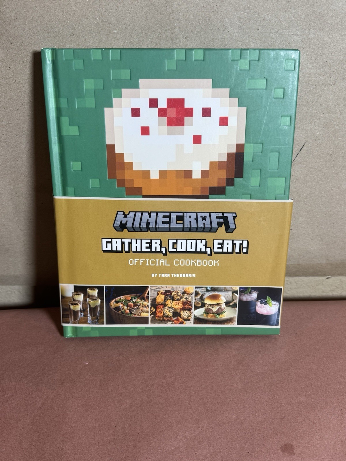 Minecraft: Gather, Cook, Eat! Official Cookbook – Tara Theoharis – Hardcover