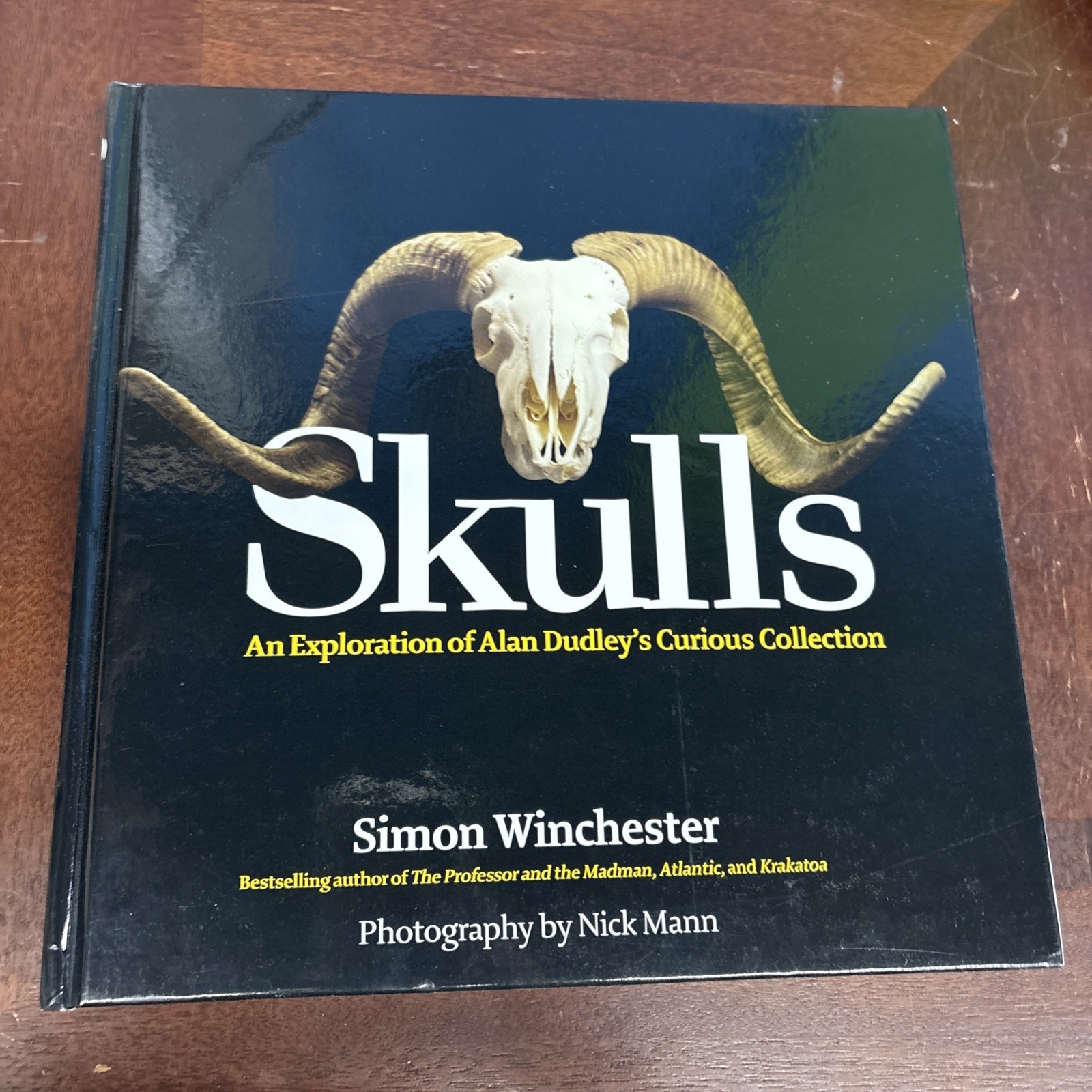 Skulls : An Exploration of Alan Dudley’s Curious Collection by Simon Winchester