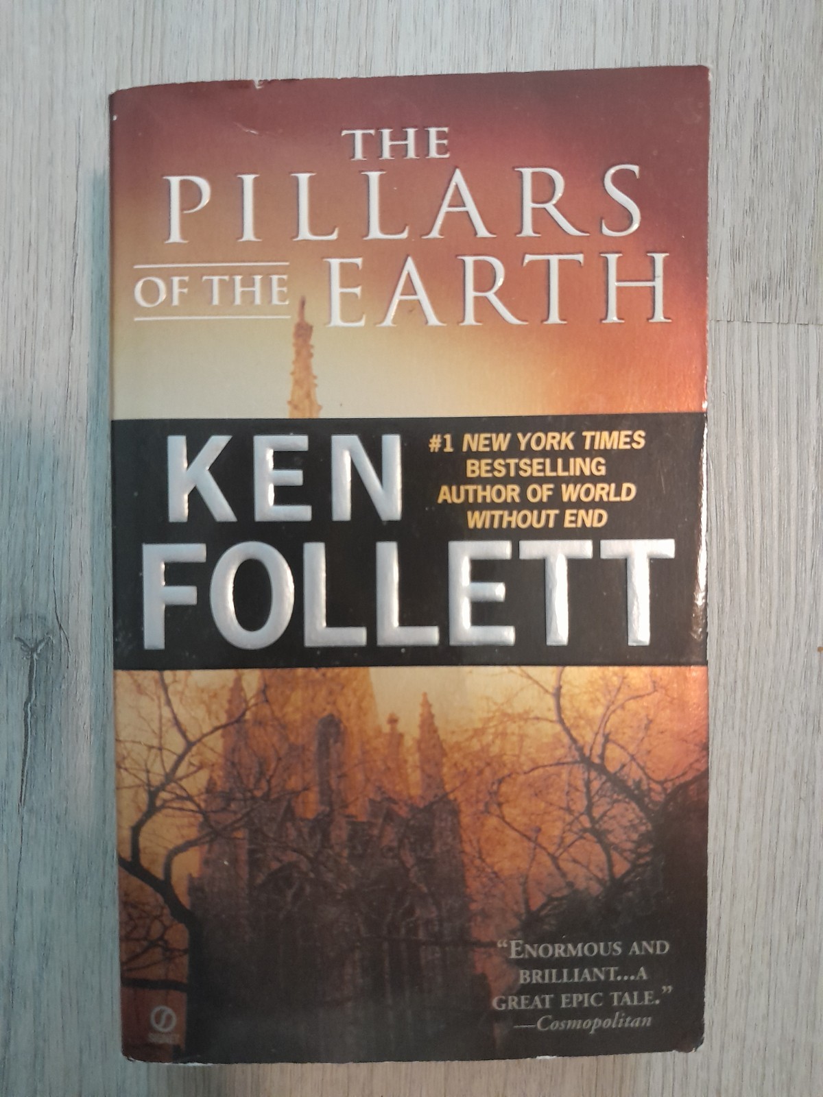 1990 The Pillars of the Earth Ken Follett 1st Signet Printing Paperback