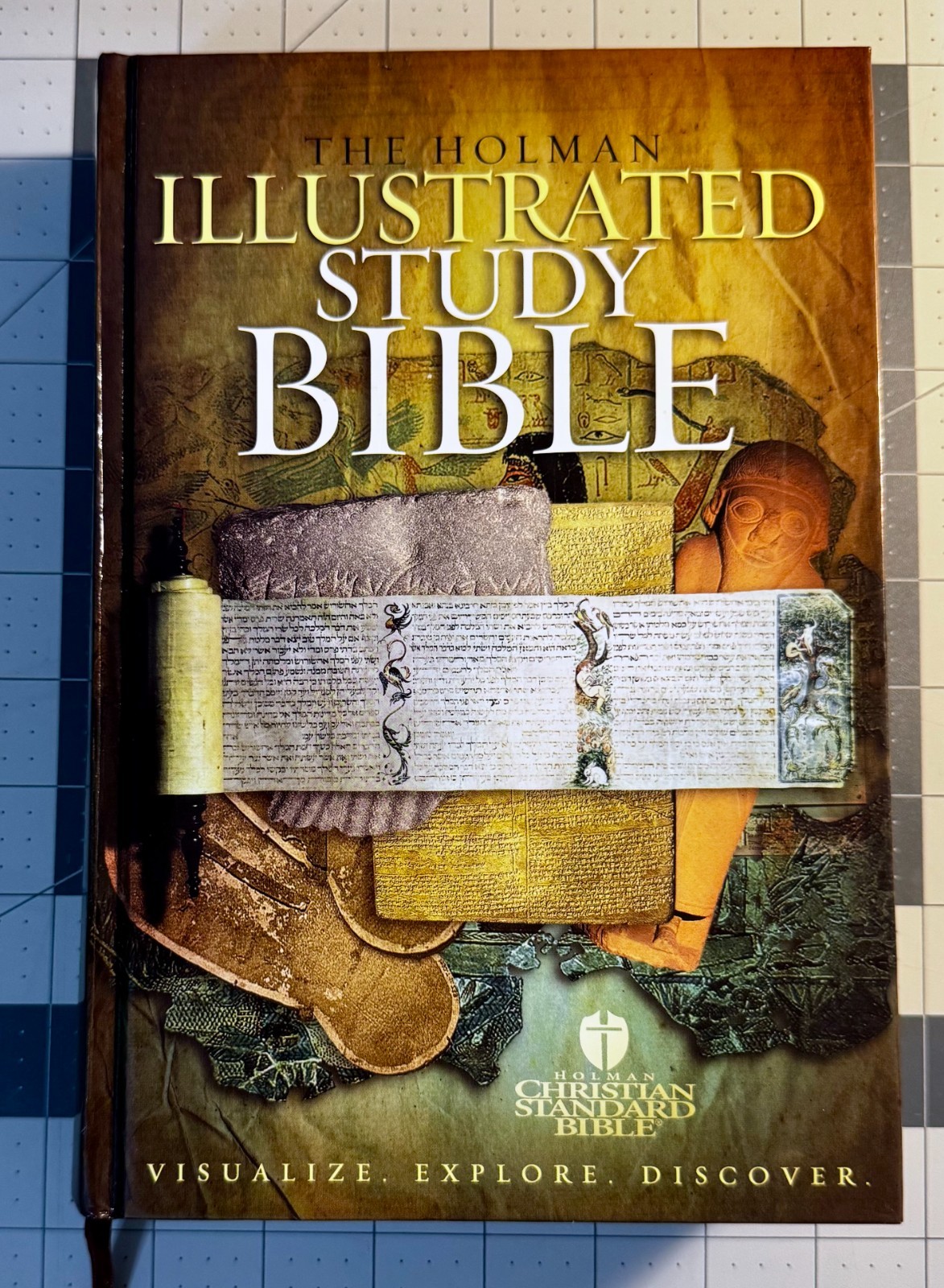 Holman Illustrated Study Bible HCSB Hardcover – 9781586402754 – VG Condition