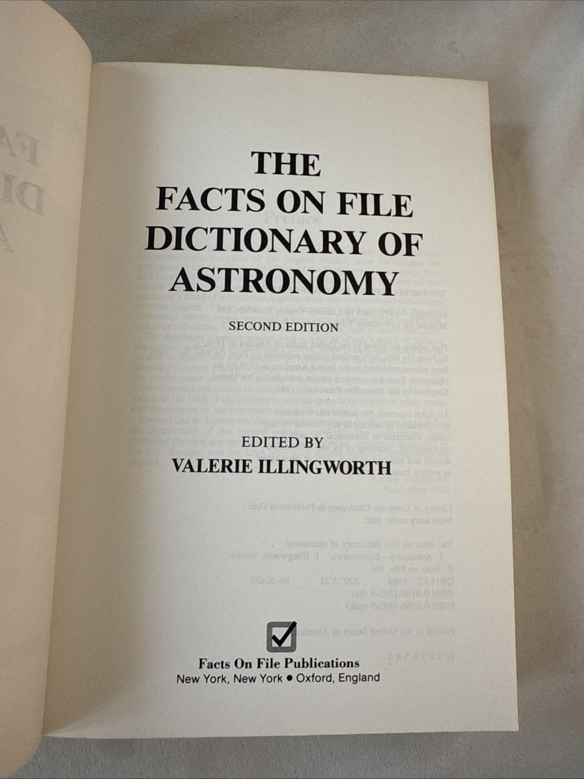 THE FACTS ON FILE DICTIONARY OF ASTRONOMY By Valerie Illingworth & Facts On Inc