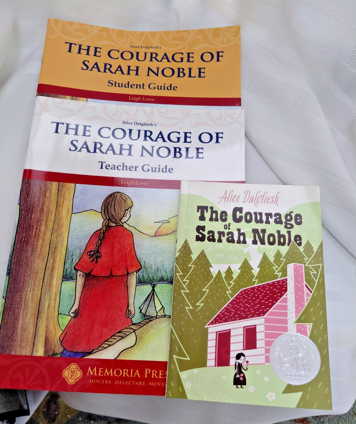 NEW Memoria Press The Courage of Sarah Noble Set of 3 Dalgliesh Lowe Guides Book