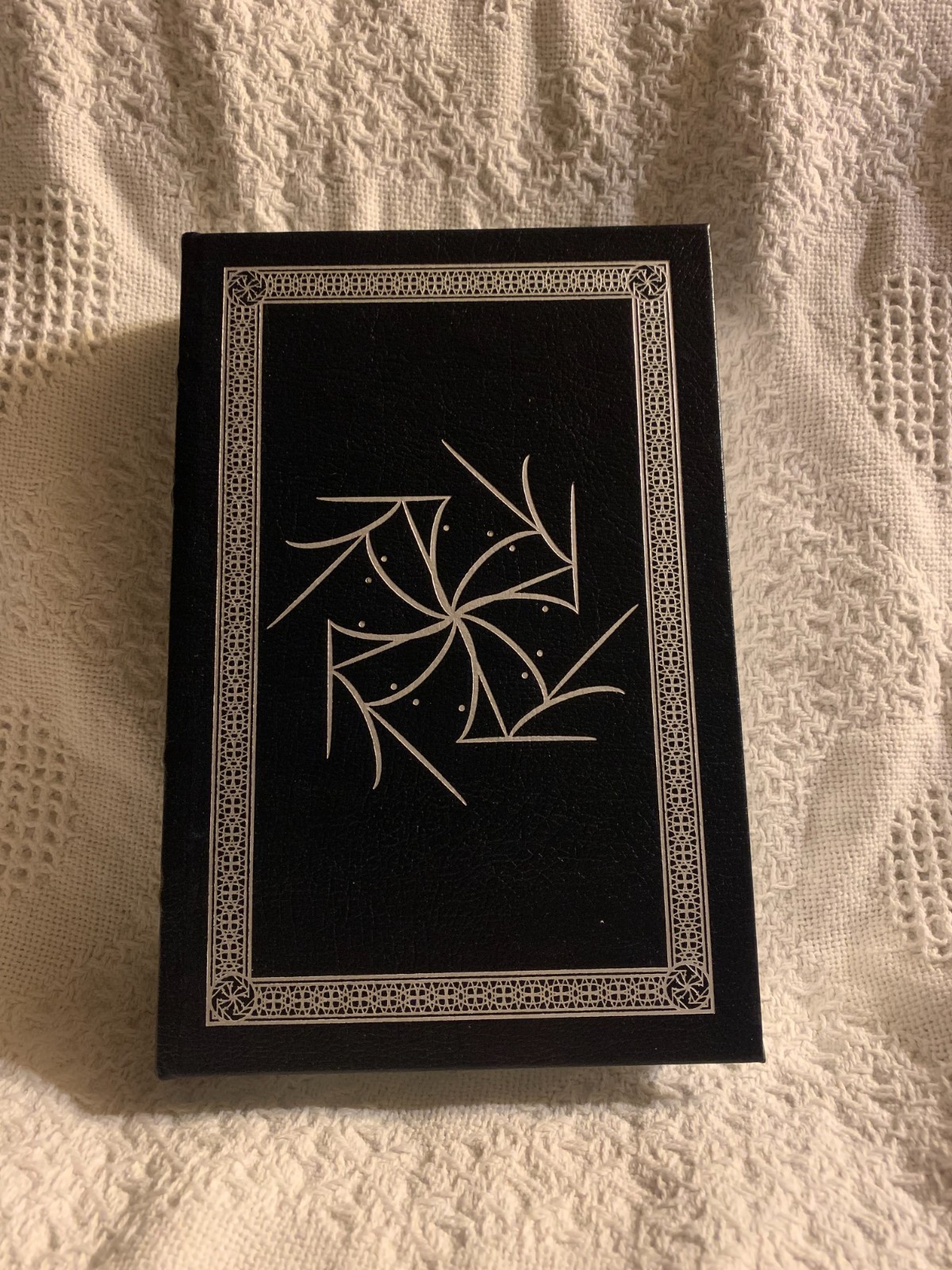 Elantris : Tenth Anniversary Dragonsteel Leather Edition by Brandon Sanderson…