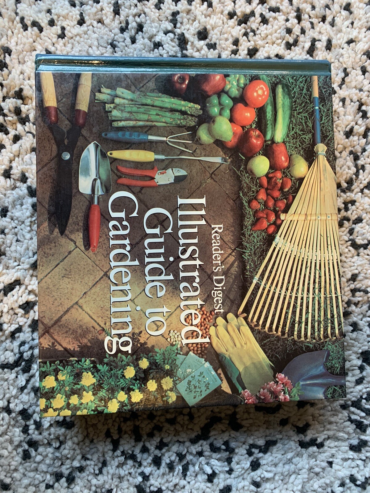 An Illustrated Guide to Gardening by Reader’s Digest Editors (1995,…