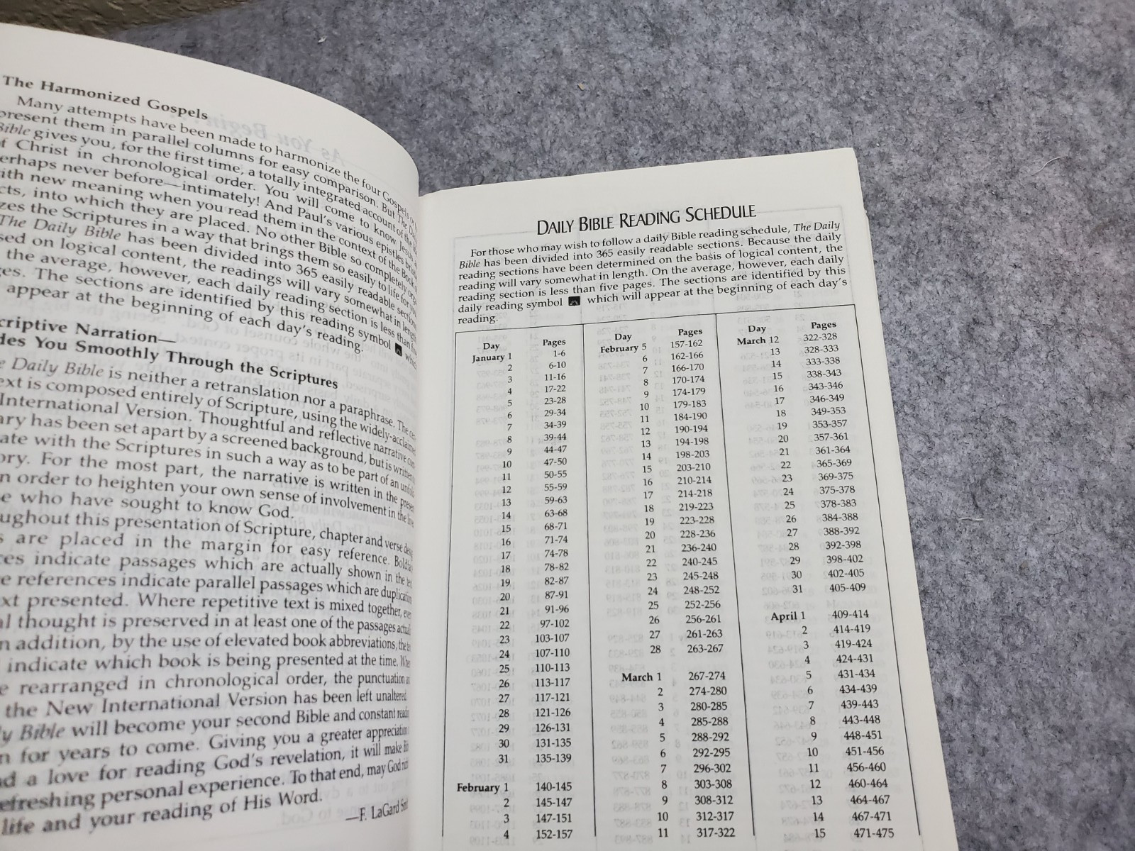 The Daily Bible in Chronological Order: New International Version – VERY GOOD